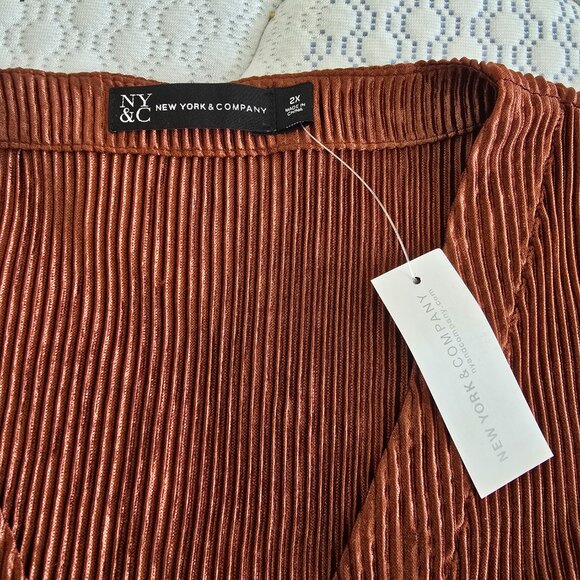 New York & Company Women's Plus Size Brown Pleated Knit Plisse Top Size 2X - Picture 4 of 10